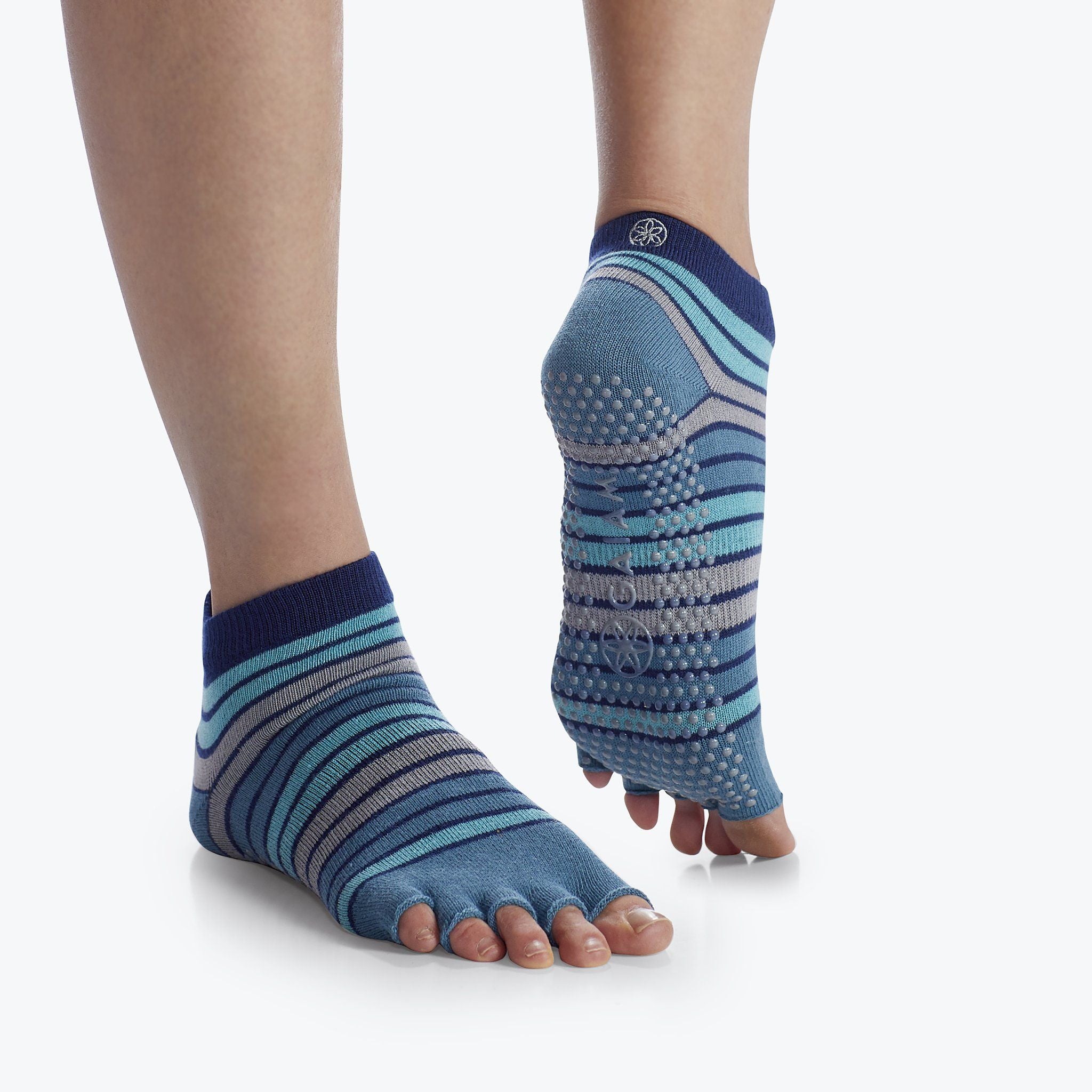 GAIAM TOELESS YOGA SOCKS - SKYLINE